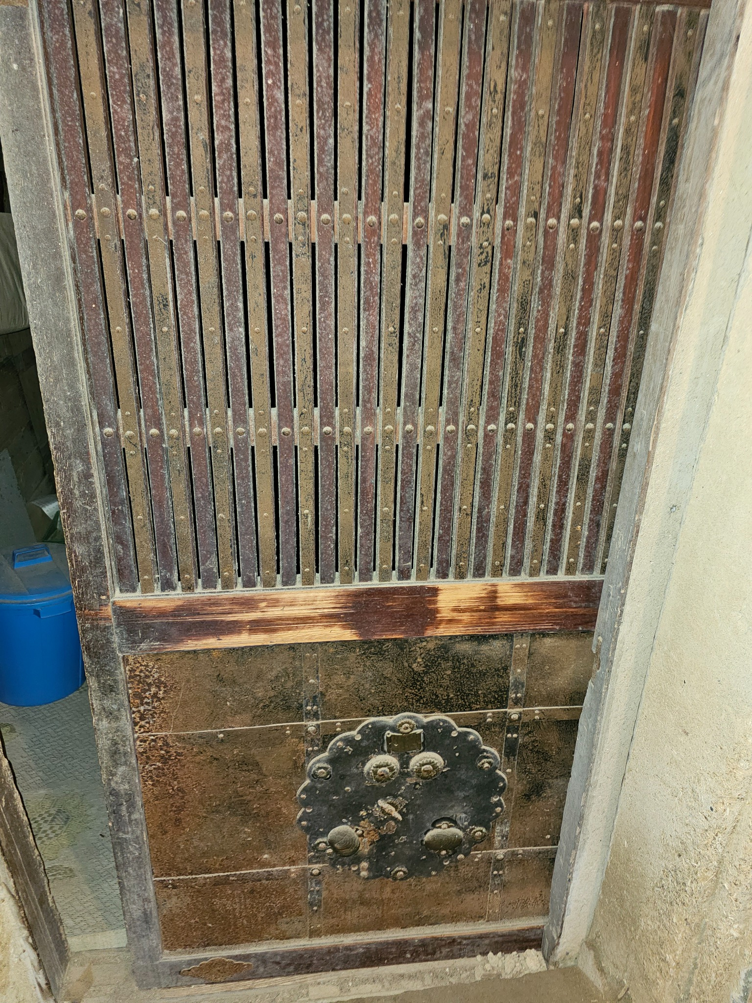 The Hanasaki kura door with iron lock plate.