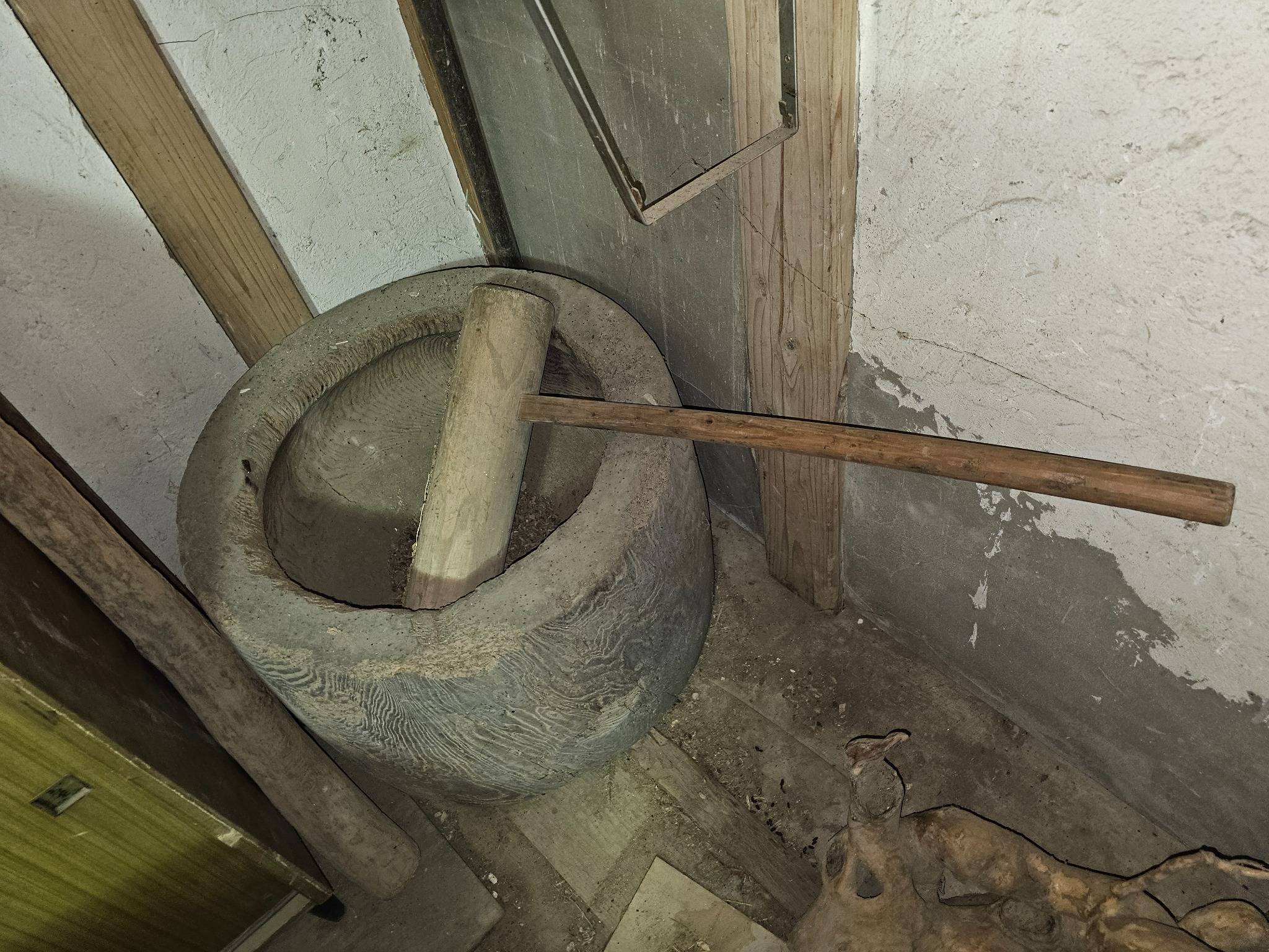 Usu and kine in the storage corner of the kura.