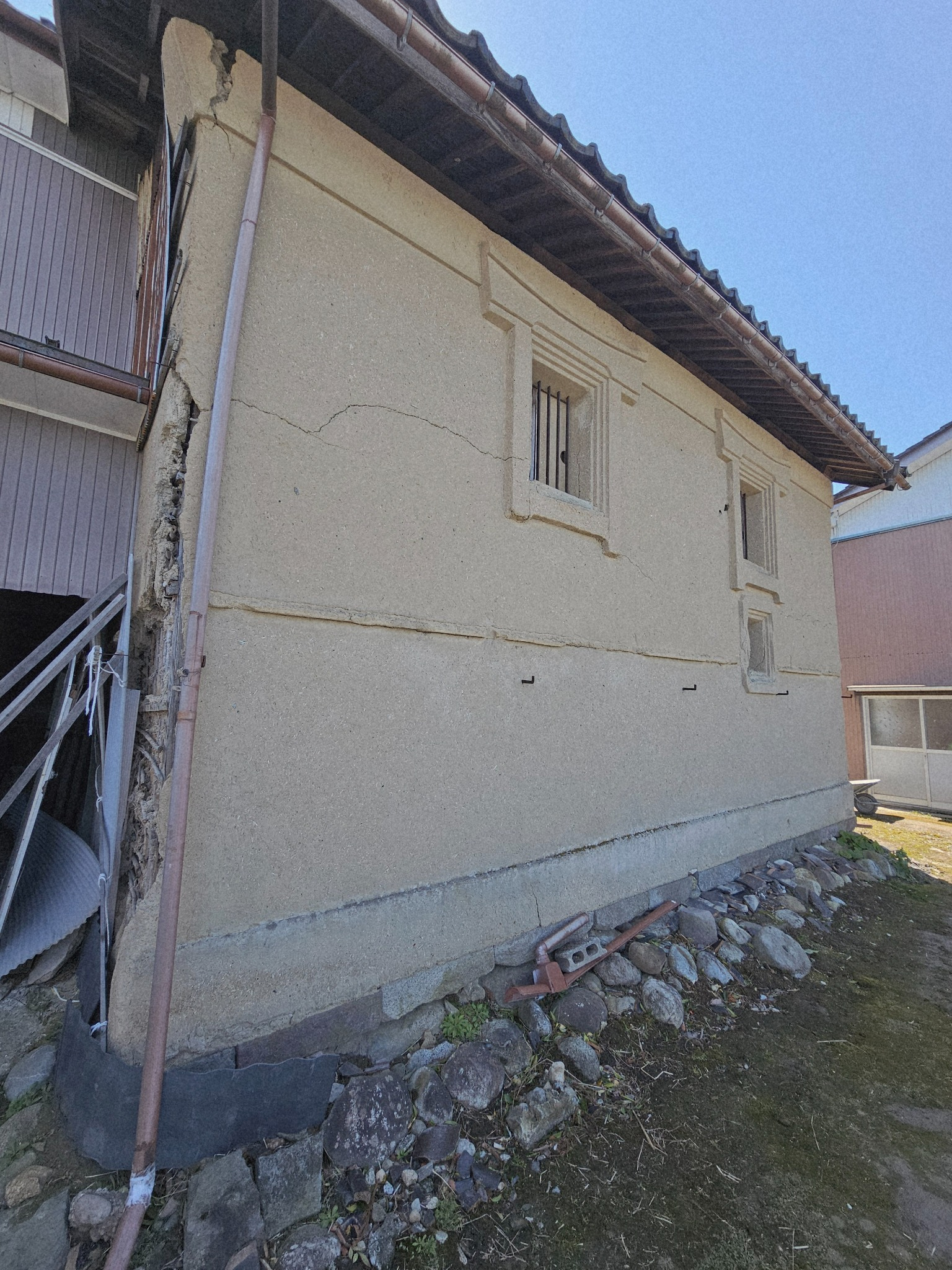 Second full exterior view of the Hanasaki kura.