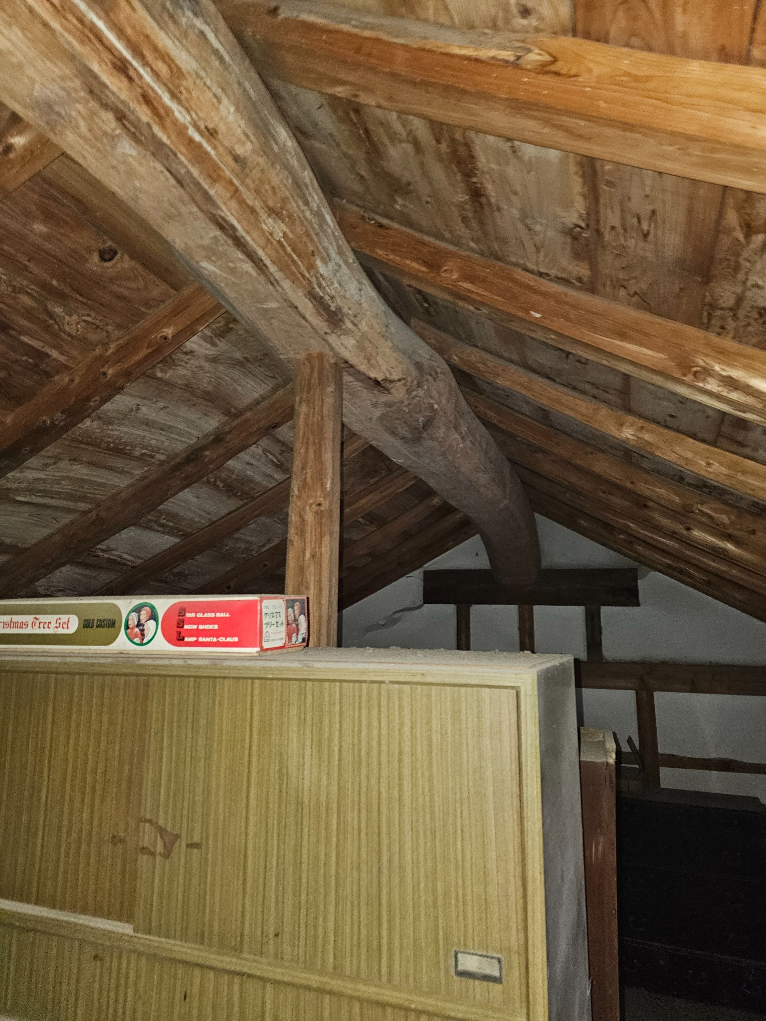 Roof beam inside the Hanasaki kura.