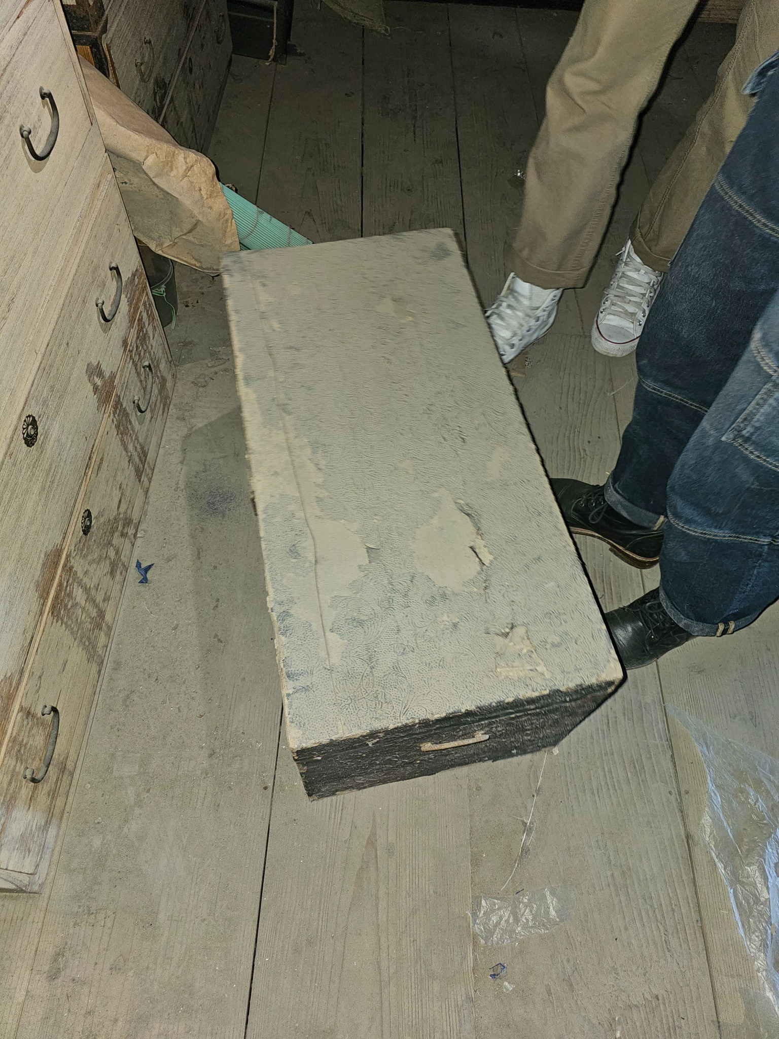 Large wooden tansu closed.