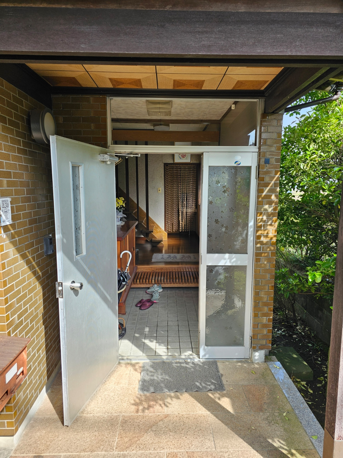 Front entry and open genkan of the Hanasaki house.