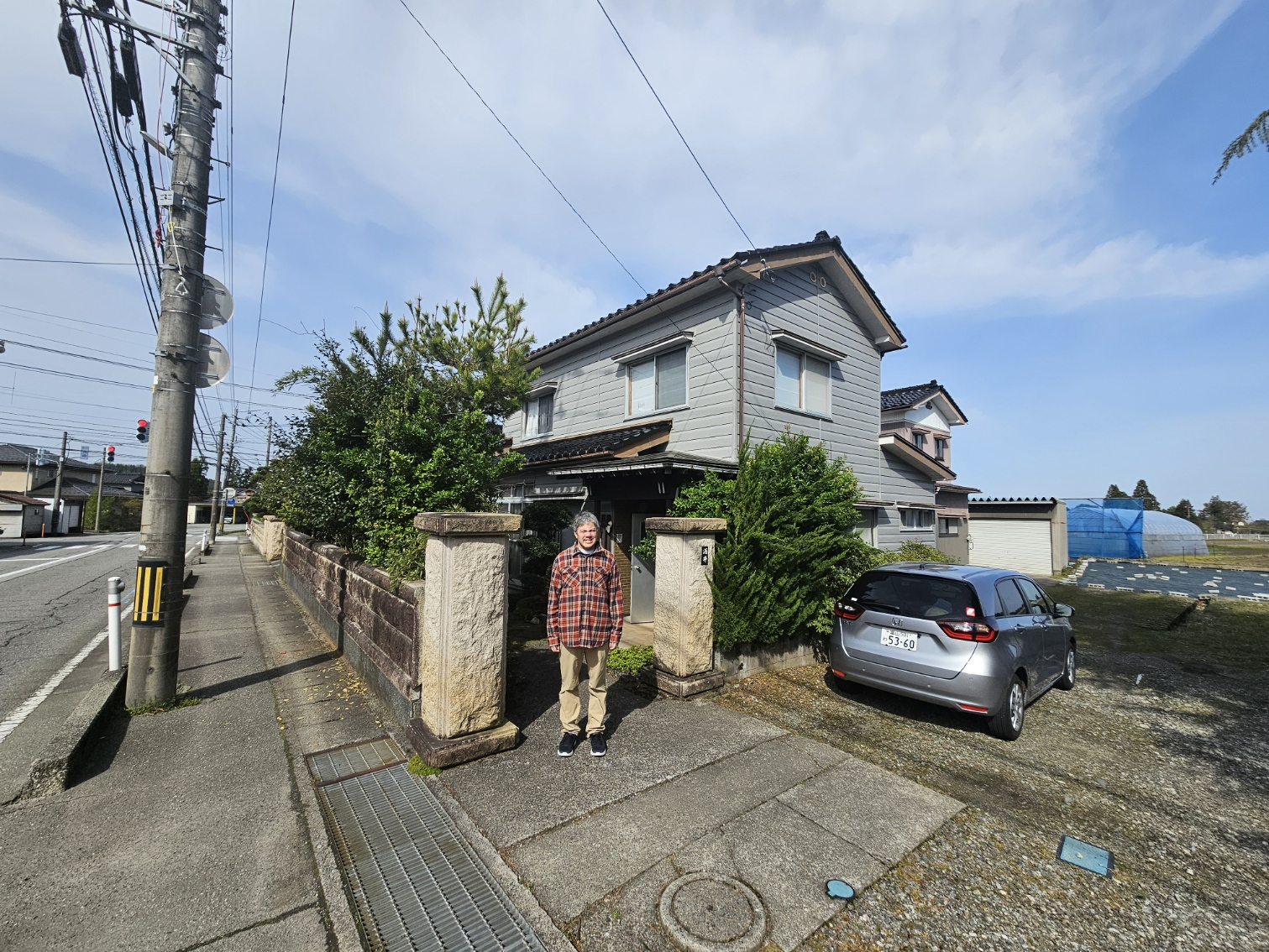 Wide view of the front of the Hanasaki house.