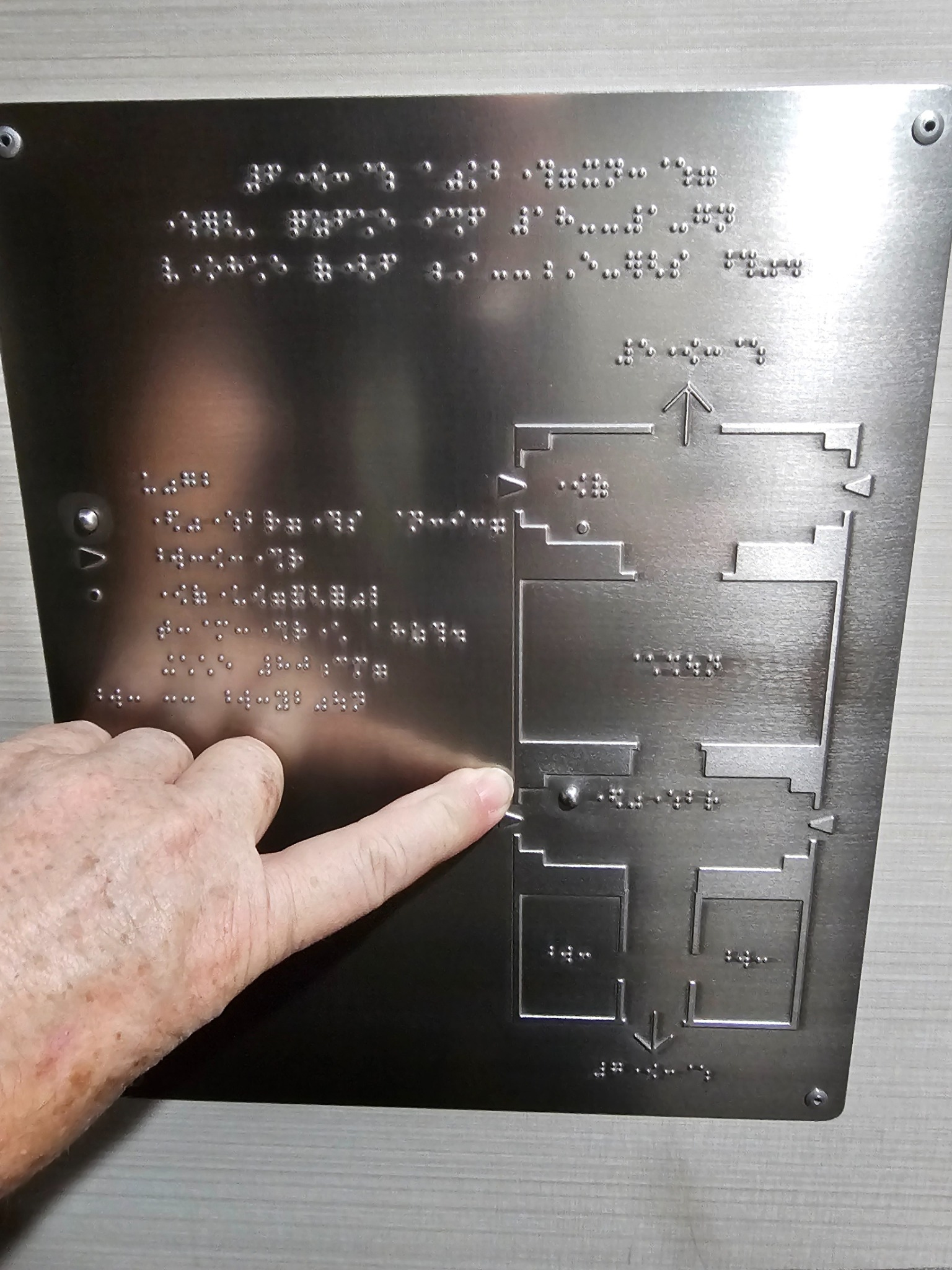 Braille train floorplan sign.